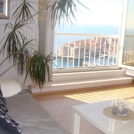 Laura,amazing View! ドゥブロブニク